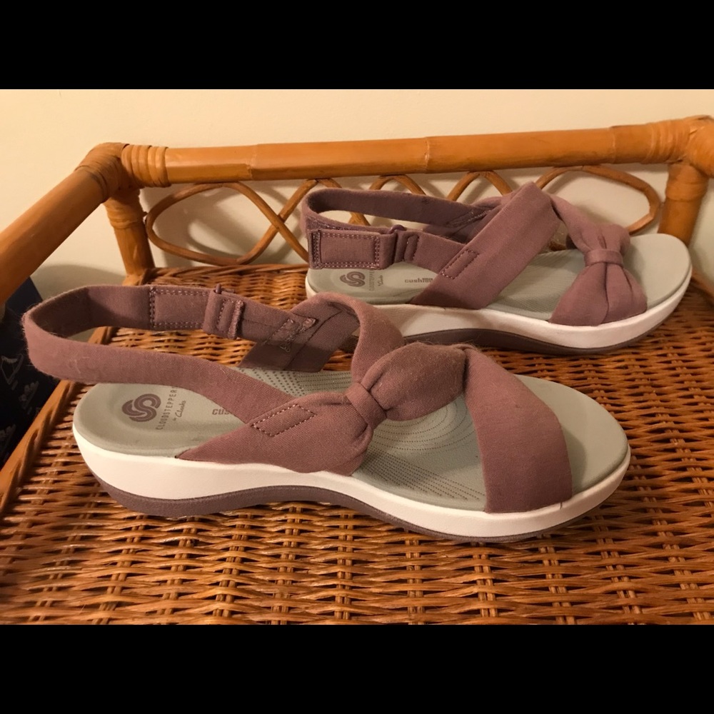 NEW Clarks Cloudsteppers Arla Primrose size 8.